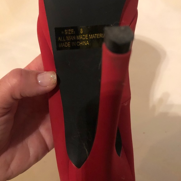 Red heel - Picture 3 of 4
